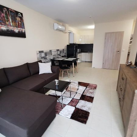 Къмпинг Градина - Апартамент С Две Спални В К-С Черноморска Звезда Apartment Chernomorets Bagian luar foto