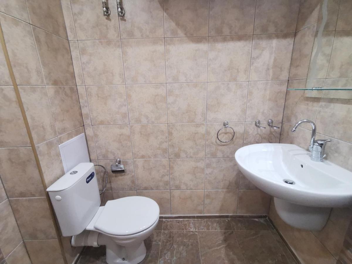 Къмпинг Градина - Апартамент С Две Спални В К-С Черноморска Звезда Apartment Chernomorets Bagian luar foto