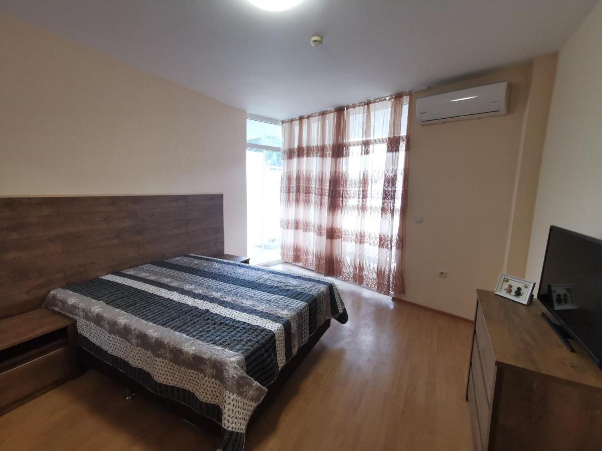 Къмпинг Градина - Апартамент С Две Спални В К-С Черноморска Звезда Apartment Chernomorets Bagian luar foto