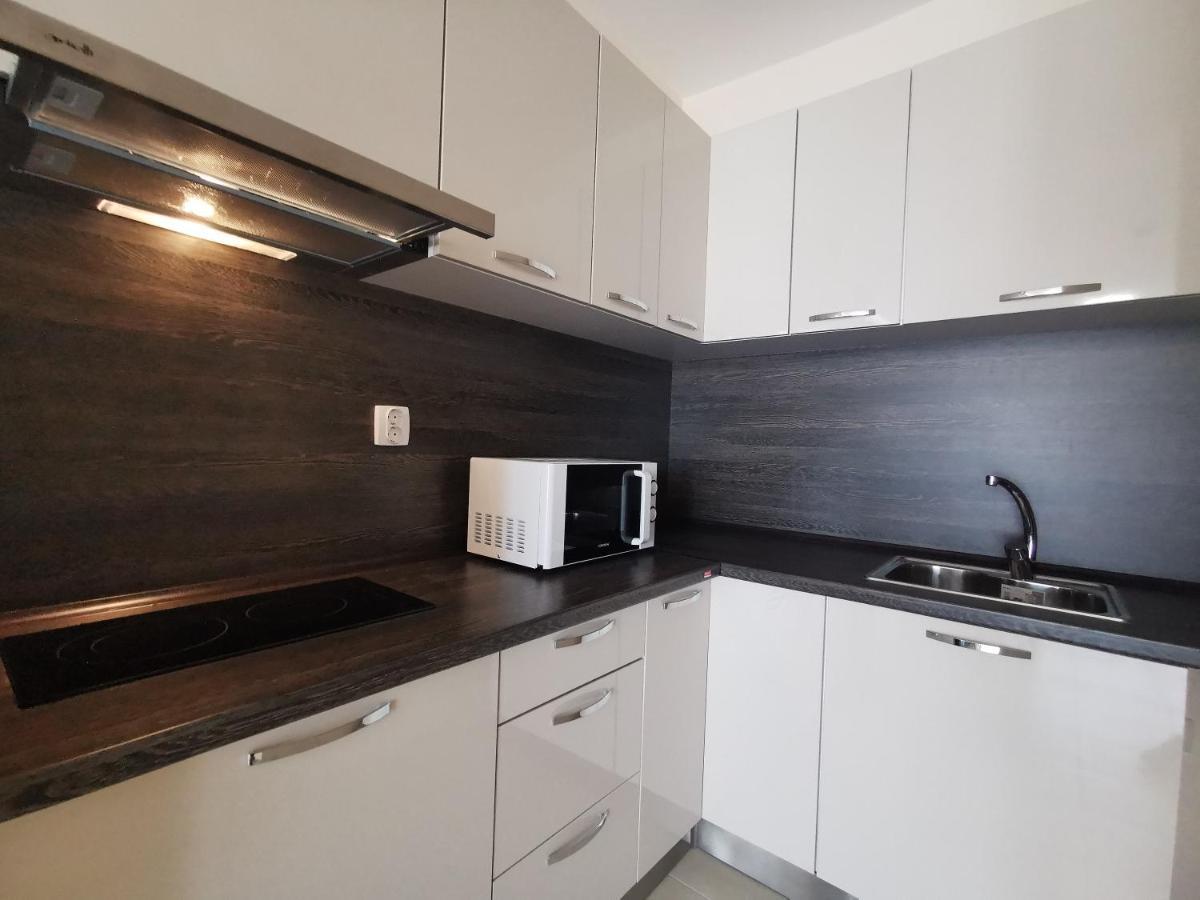 Къмпинг Градина - Апартамент С Две Спални В К-С Черноморска Звезда Apartment Chernomorets Bagian luar foto